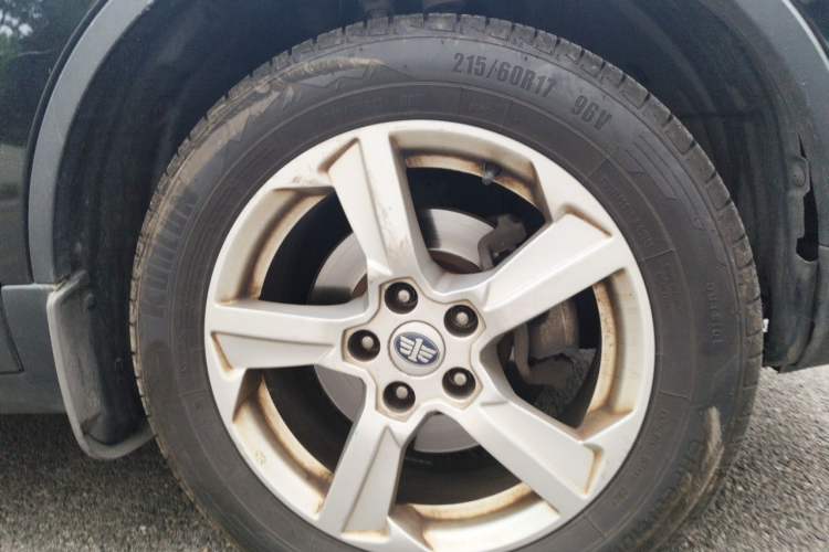 Used Bestune X80 2013 2.0L automatic luxury version Right Front Wheel Hub