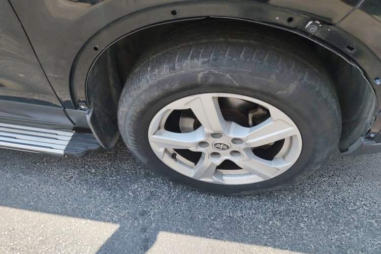 Used Bestune X80 2013 2.0L automatic luxury version Right Front Wheel Hub