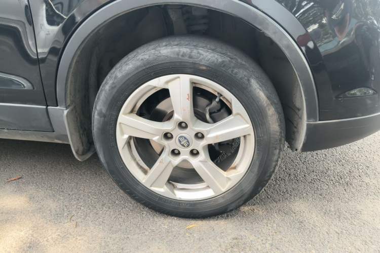 Used Bestune X80 2013 2.0L automatic luxury version Right Front Wheel Hub
