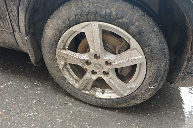 Used Bestune X80 2013 2.0L automatic comfort version Right Front Wheel Hub