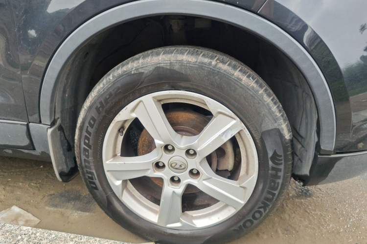 Used Bestune X80 2013 2.0L automatic luxury version Right Front Wheel Hub