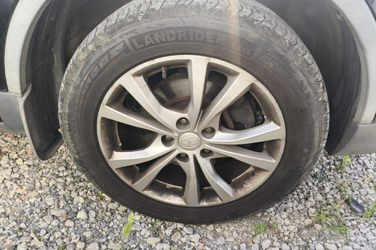 Used Bestune X80 2013 2.0L manual base trim Right Front Wheel Hub