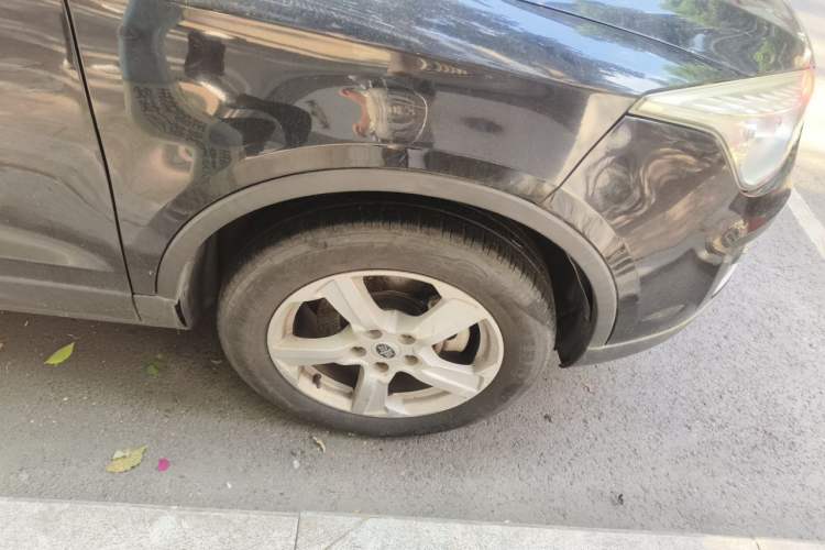 Used Bestune X80 2013 2.0L automatic luxury version Right Front Wheel Hub