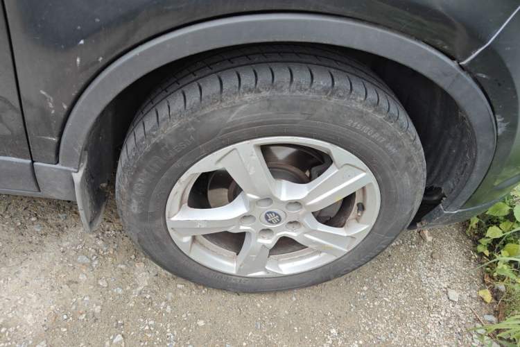Used Bestune X80 2013 2.0L automatic luxury version Right Front Wheel Hub