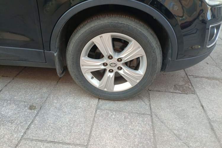 Used Bestune X80 2013 2.0L manual luxury version Right Front Wheel Hub