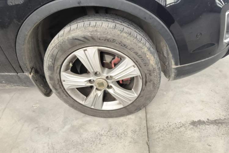 Used Bestune X80 2013 2.0L automatic luxury version Right Front Wheel Hub