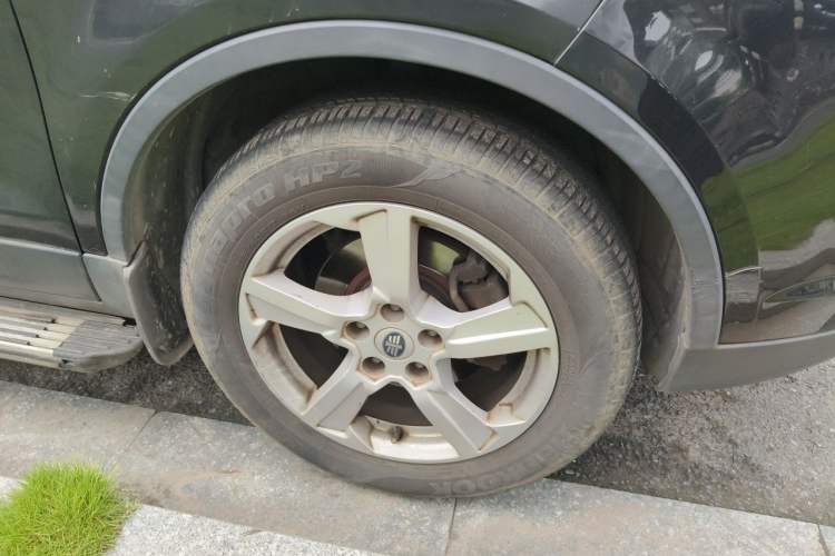 Used Bestune X80 2013 2.0L automatic luxury version Right Front Wheel Hub
