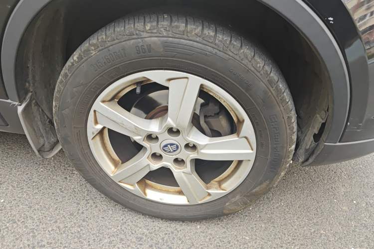 Used Bestune X80 2013 2.0L automatic luxury version Right Front Wheel Hub