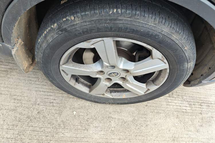 Used Bestune X80 2013 2.0L manual luxury version Right Front Wheel Hub