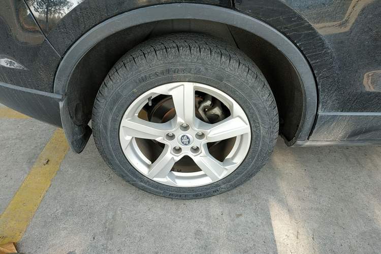 Used Bestune X80 2013 2.0L automatic luxury version Right Rear Wheel Hub