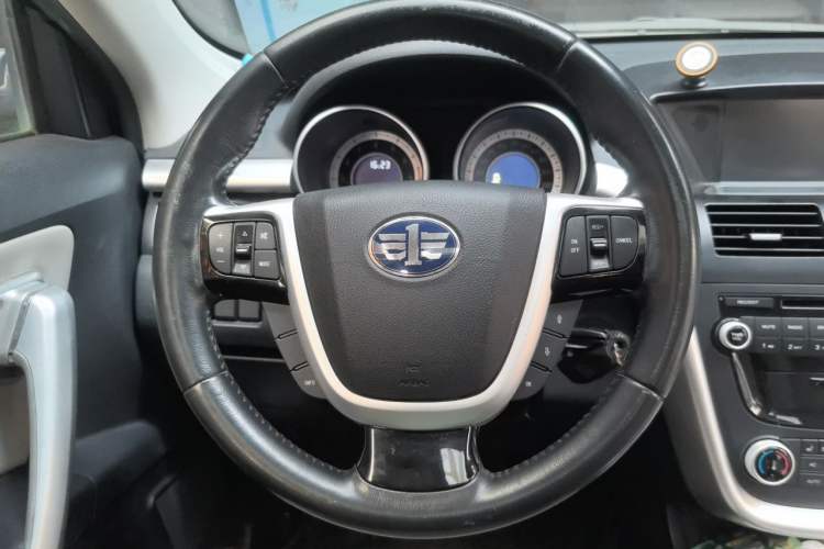 Used Bestune X80 2013 2.0L automatic luxury version Steering Wheel
