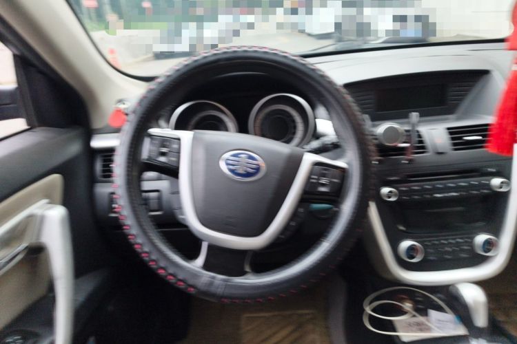 Used Bestune X80 2013 2.0L automatic luxury version Steering Wheel