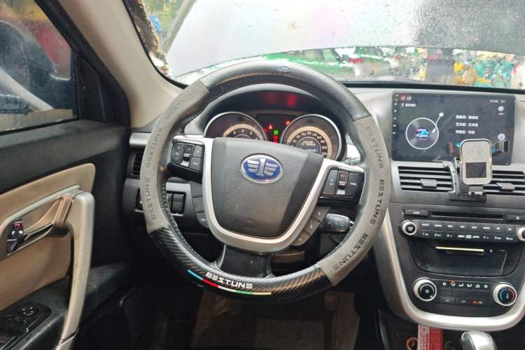 Used Bestune X80 2013 2.0L automatic comfort version Steering Wheel