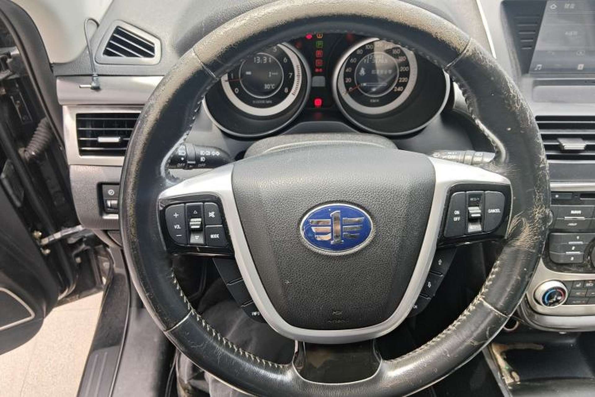 Used Bestune X80 2013 2.0L automatic luxury version Steering Wheel