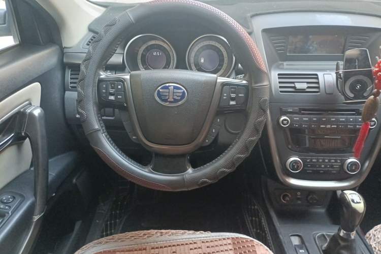 Used Bestune X80 2013 2.0L manual luxury version Steering Wheel