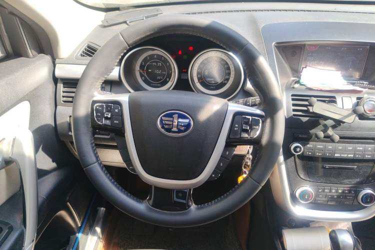 Used Bestune X80 2013 2.0L automatic luxury version Steering Wheel