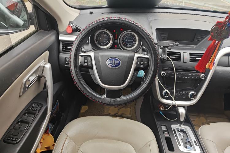 Used Bestune X80 2013 2.0L automatic luxury version Steering Wheel