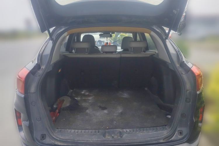 Used Bestune X80 2013 2.0L automatic luxury version Trunk