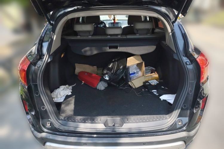 Used Bestune X80 2013 2.0L automatic luxury version Trunk