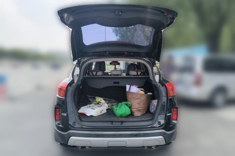 Used Bestune X80 2013 2.0L automatic luxury version Trunk