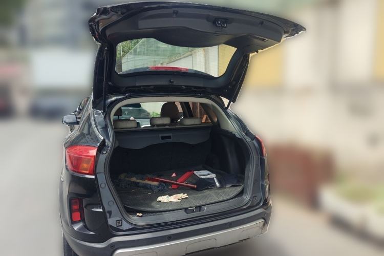 Used Bestune X80 2013 2.0L automatic comfort version Trunk