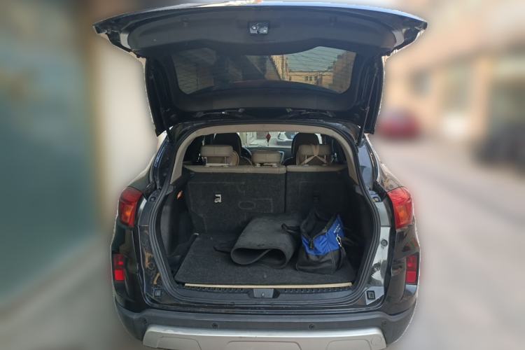 Used Bestune X80 2013 2.0L manual luxury version Trunk