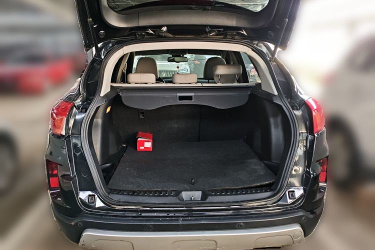 Used Bestune X80 2013 2.0L automatic comfort version Trunk