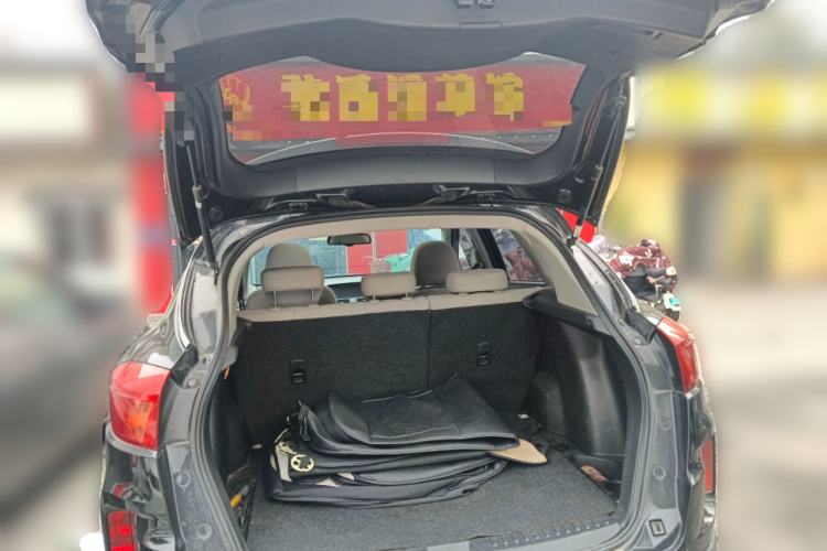 Used Bestune X80 2013 2.0L automatic comfort version Trunk