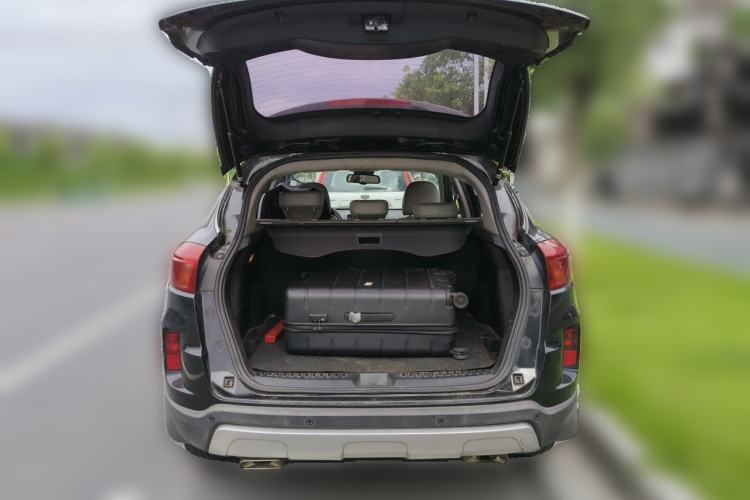 Used Bestune X80 2013 2.0L automatic luxury version Trunk