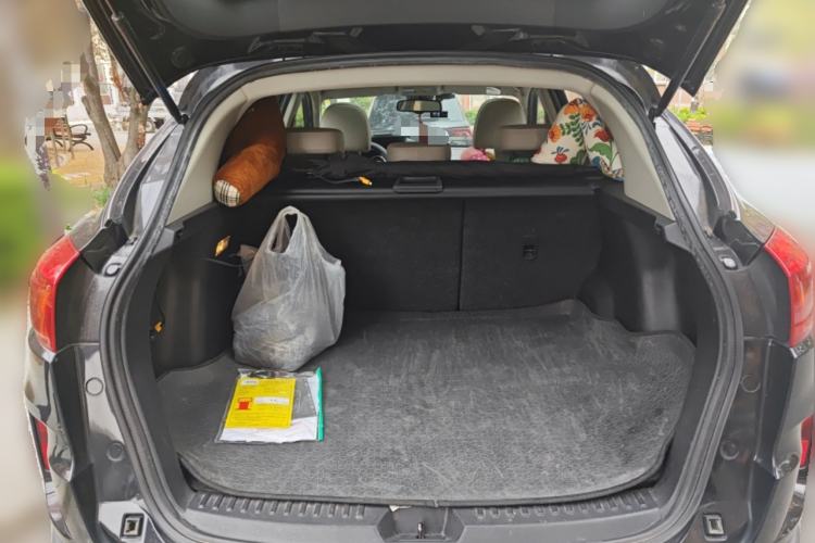 Used Bestune X80 2013 2.0L automatic luxury version Trunk