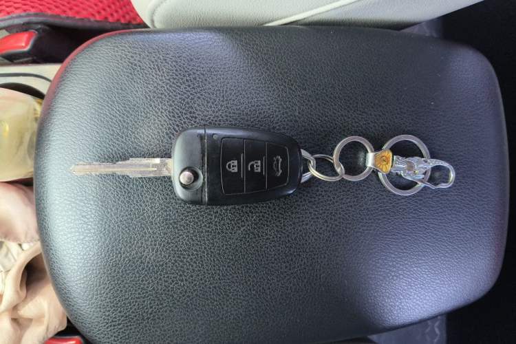 Used Bestune X80 2013 2.0L automatic luxury version Vehicle Key