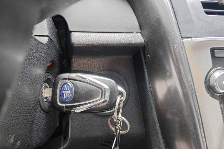 Used Bestune X80 2013 2.0L automatic luxury version Vehicle Key