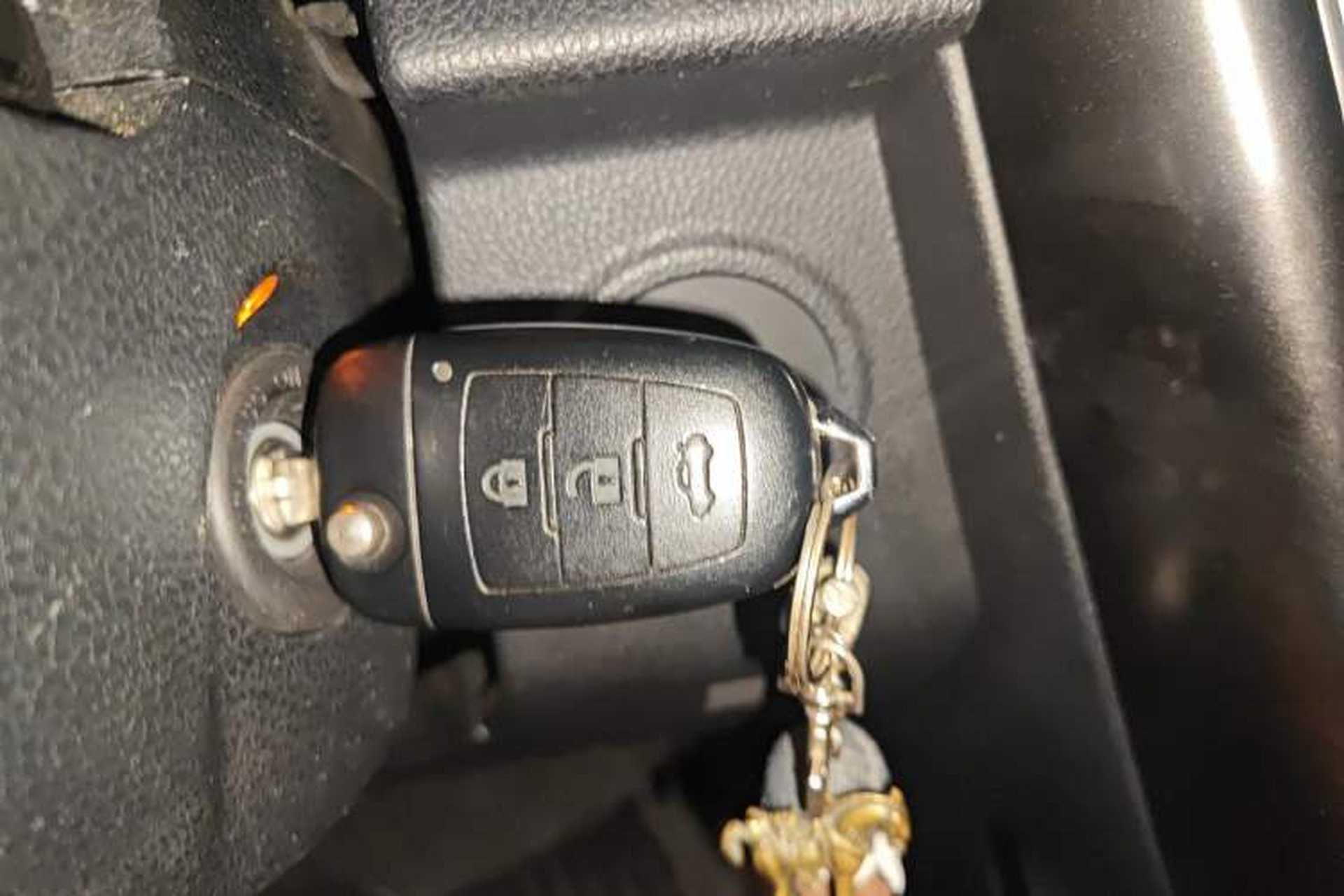 Used Bestune X80 2013 2.0L automatic comfort version Vehicle Key