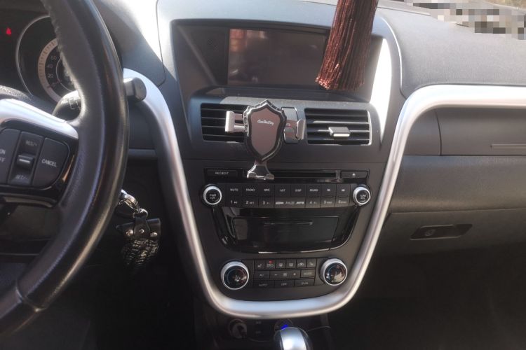 Used Bestune X80 2013 2.0L automatic luxury version Audio And AC Panel