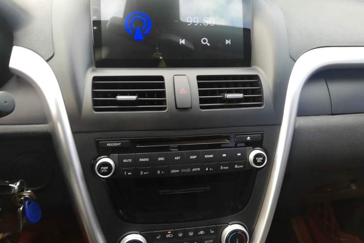 Used Bestune X80 2013 2.0L manual luxury version Audio And AC Panel