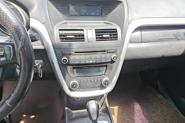 Used Bestune X80 2013 2.0L automatic comfort version Audio And AC Panel