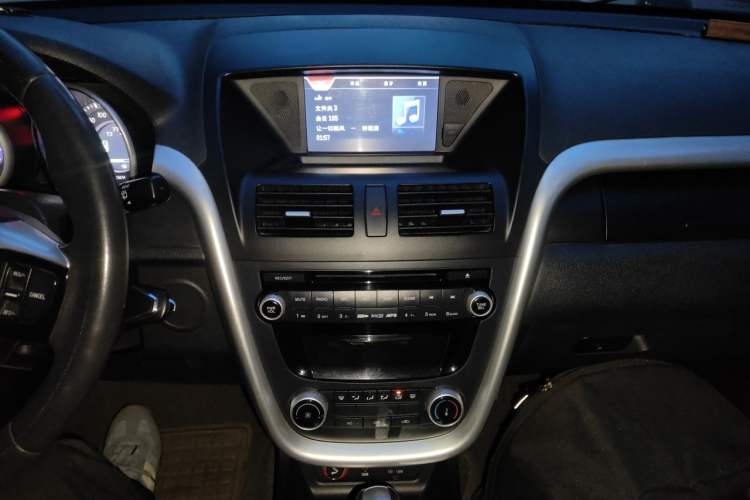 Used Bestune X80 2013 2.0L automatic comfort version Audio And AC Panel