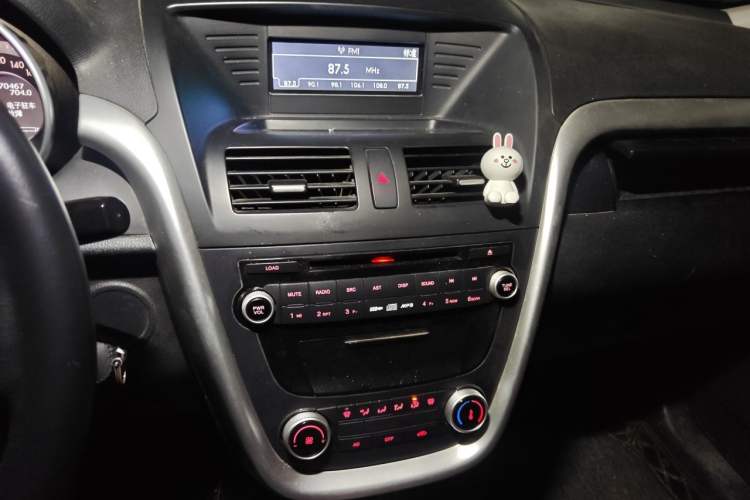 Used Bestune X80 2013 2.0L automatic comfort version Audio And AC Panel