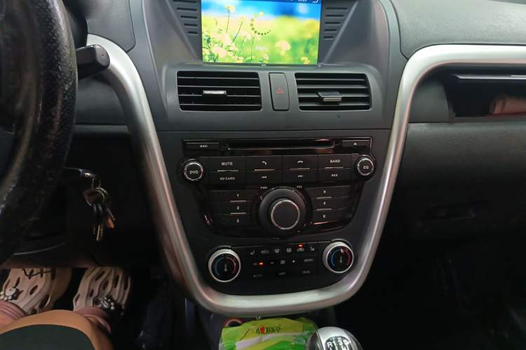 Used Bestune X80 2013 2.0L manual luxury version Audio And AC Panel