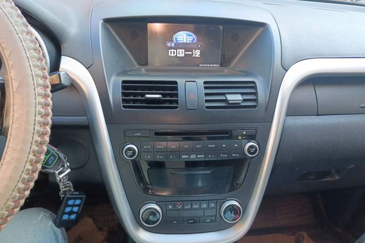 Used Bestune X80 2013 2.0L automatic comfort version Audio And AC Panel