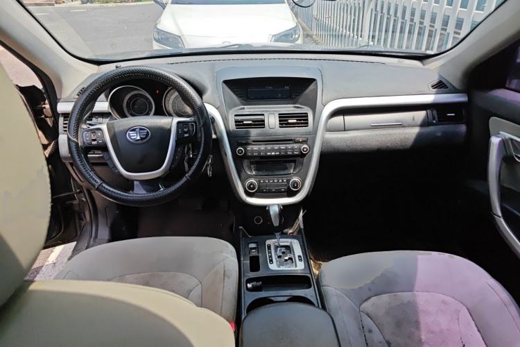 Used Bestune X80 2013 2.0L automatic comfort version Center Console