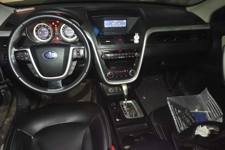 Used Bestune X80 2013 2.0L automatic comfort version Center Console