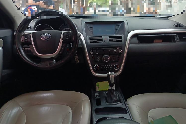 Used Bestune X80 2013 2.0L manual luxury version Center Console