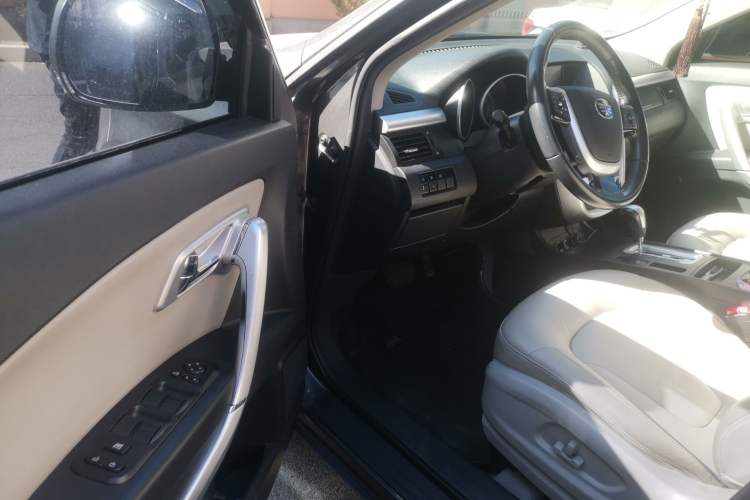 Used Bestune X80 2013 2.0L automatic luxury version Driver Seat