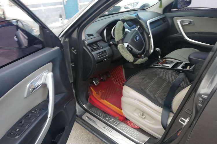 Used Bestune X80 2013 2.0L manual luxury version Driver Seat