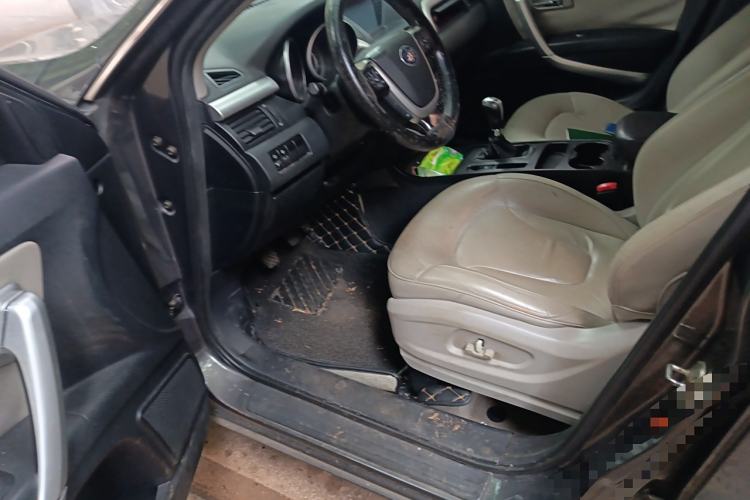 Used Bestune X80 2013 2.0L manual luxury version Driver Seat