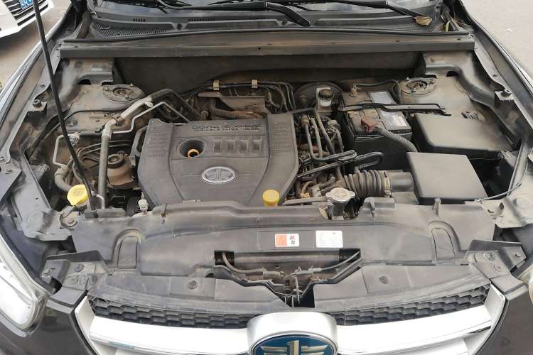 Used Bestune X80 2013 2.0L manual luxury version Engine Bay