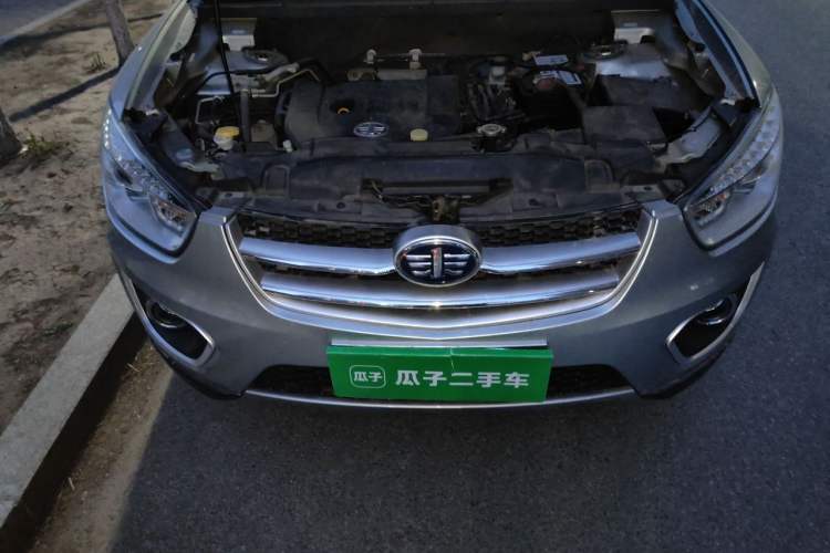 Used Bestune X80 2013 2.0L automatic comfort version Engine Bay