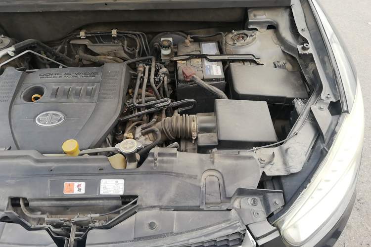 Used Bestune X80 2013 2.0L manual luxury version Engine Bay Left