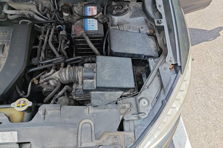 Used Bestune X80 2013 2.0L automatic comfort version Engine Bay Left